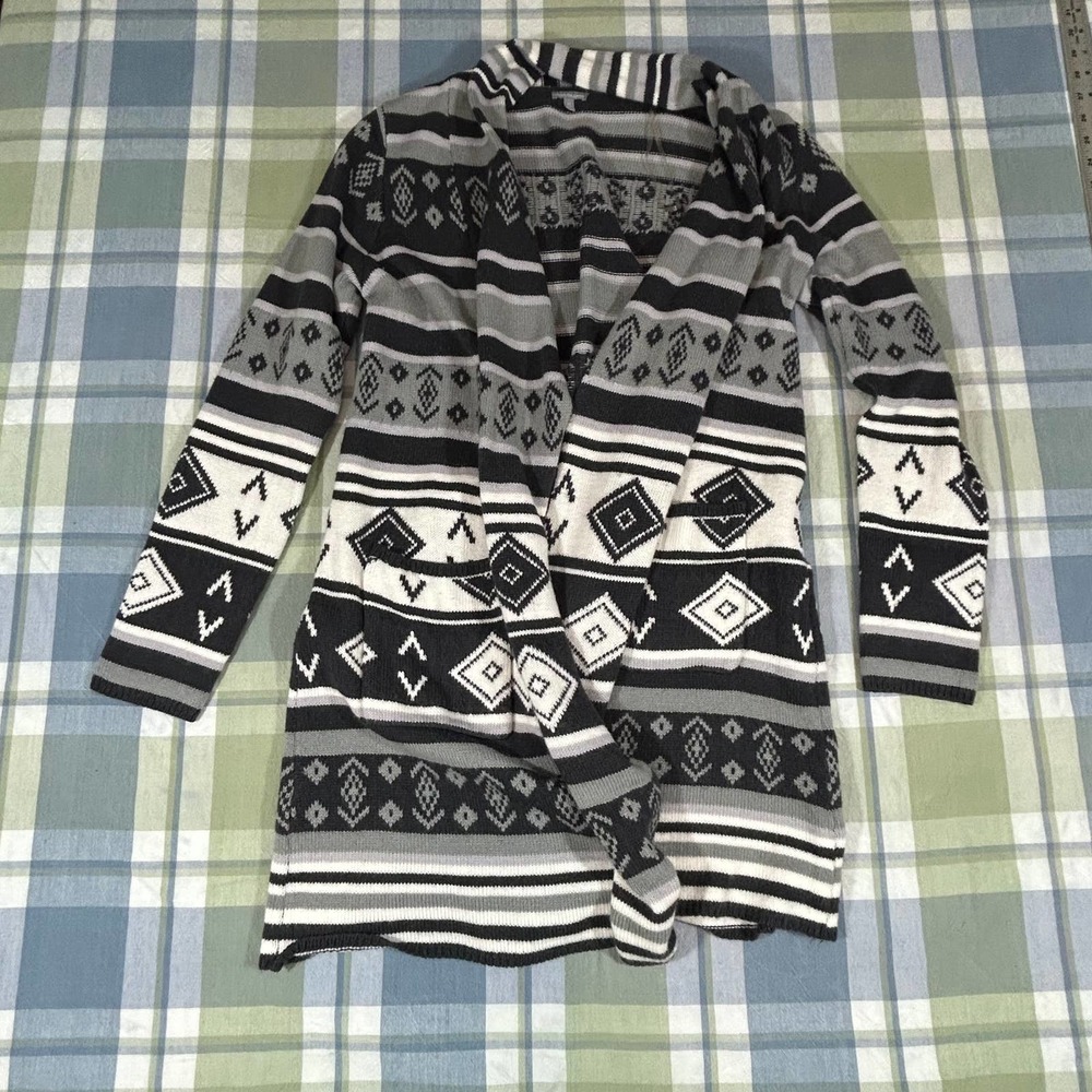 Charlotte Russe Long Wrap Cardigan Women M Geometric Black &. White